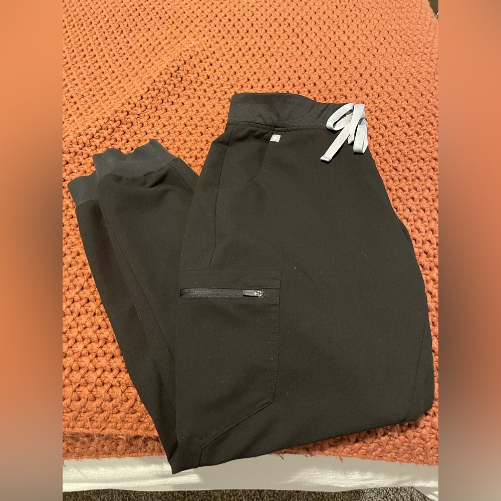 Figs Zamora Joggers Scrub Pants- M